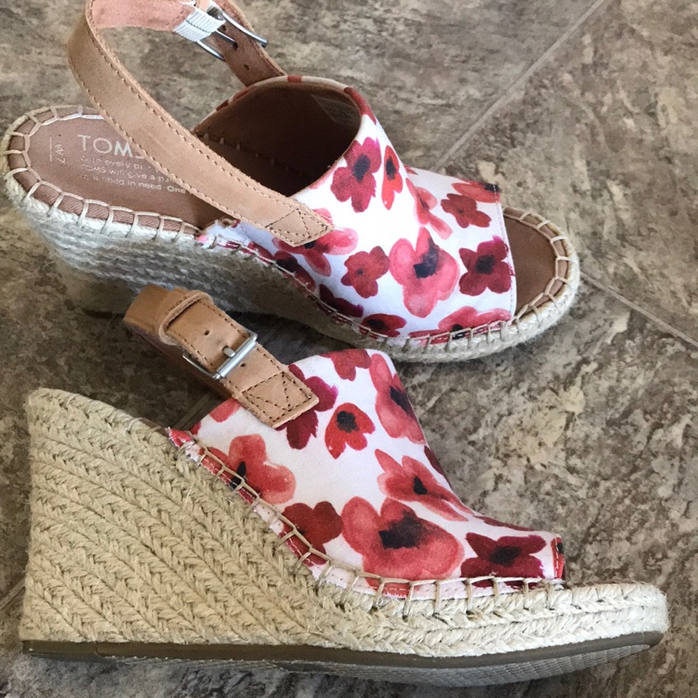 Tom’s flower wedge